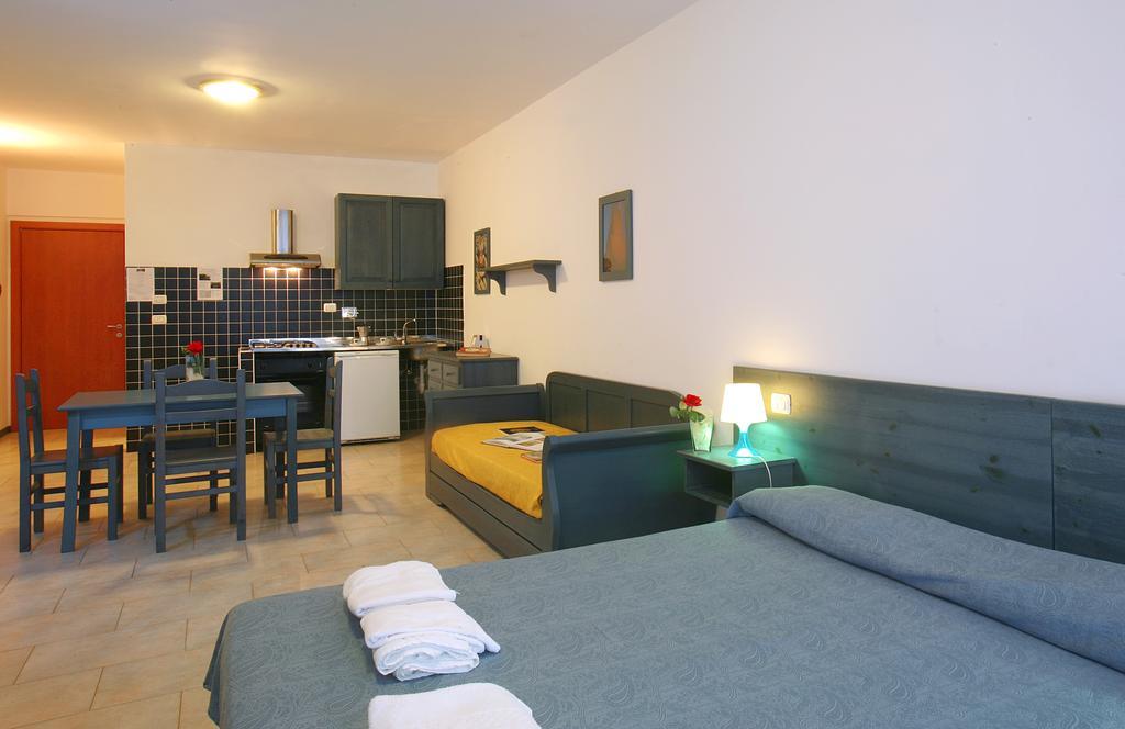 Residence Borgo San Sebastiano Bergeggi Habitación foto
